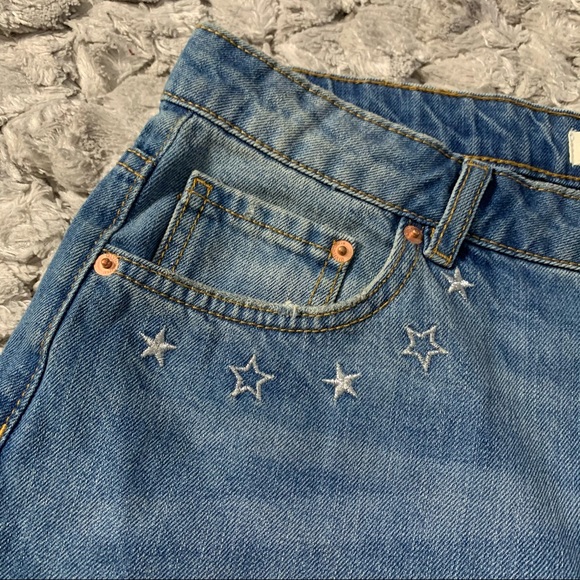 H & M x Coachella Women’s Denim Jean Cutoff Shorts - Picture 6 of 10